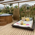 Alisios Hot Tub, Piscina Y Naturaleza * Buzanada