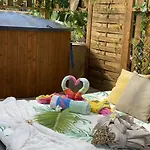 Alisios Hot Tub, Piscina Y Naturaleza Buzanada